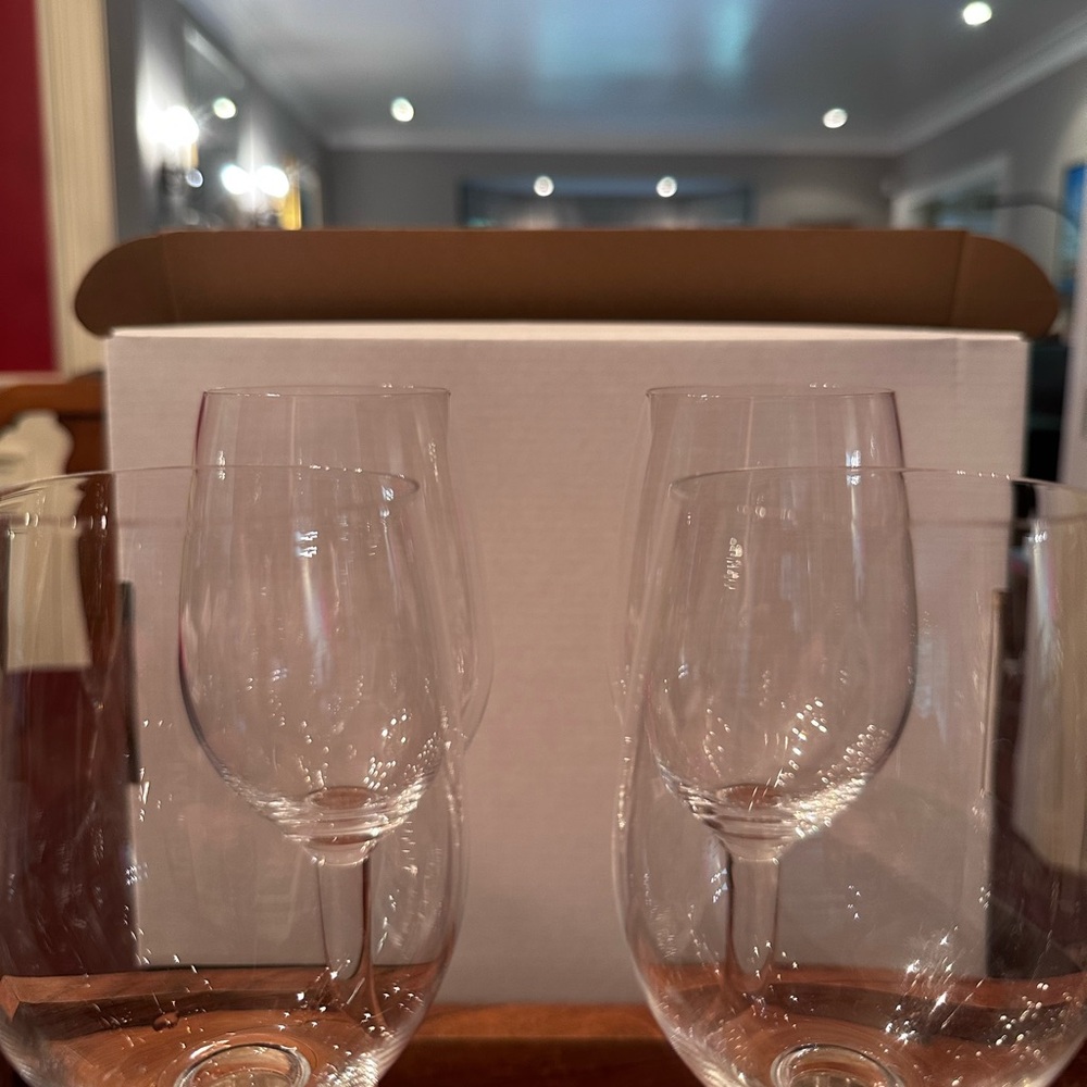 4 Riedel wine glasses - Picture 2 of 4